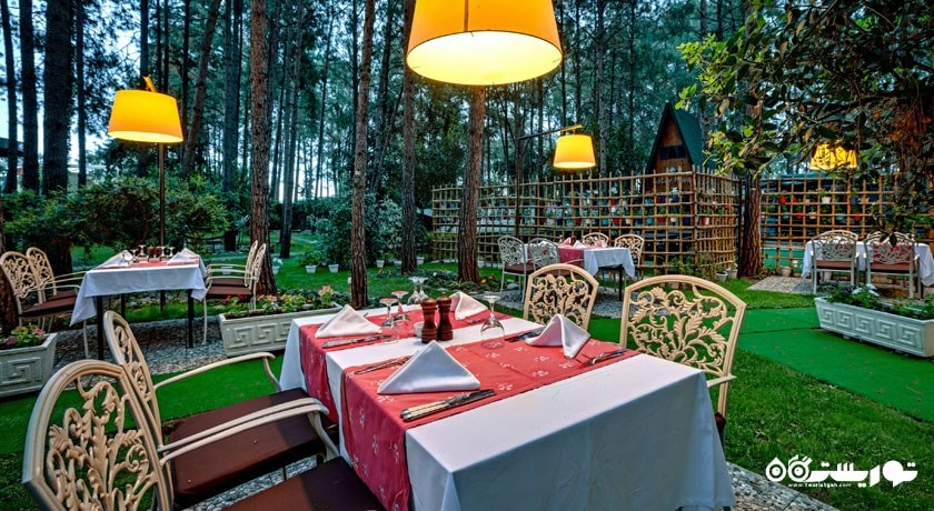 نمایی از رستوران فضای باز هتل